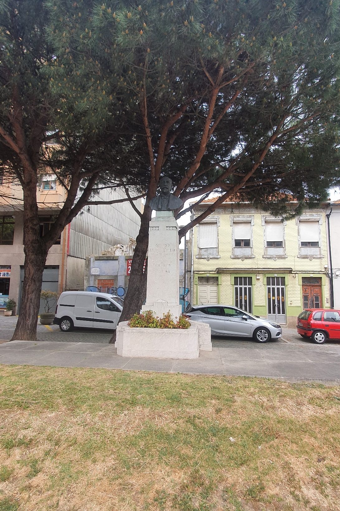 Afonso Cordeiro's bust, Matosinhos (by Antonio Santos) (1).jpg